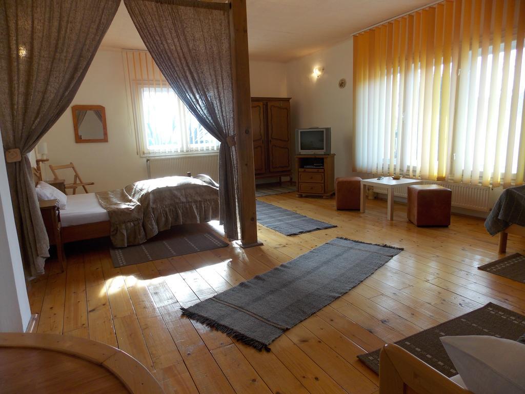 Casa Fortyogo Tîrgu Secuiesc 객실 사진