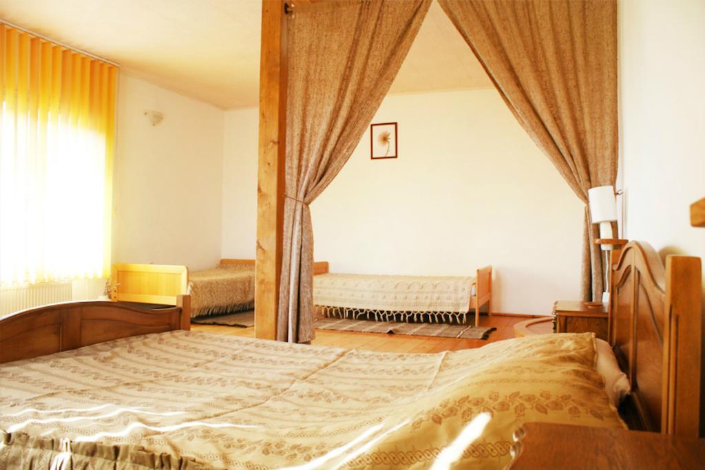Casa Fortyogo Tîrgu Secuiesc 객실 사진